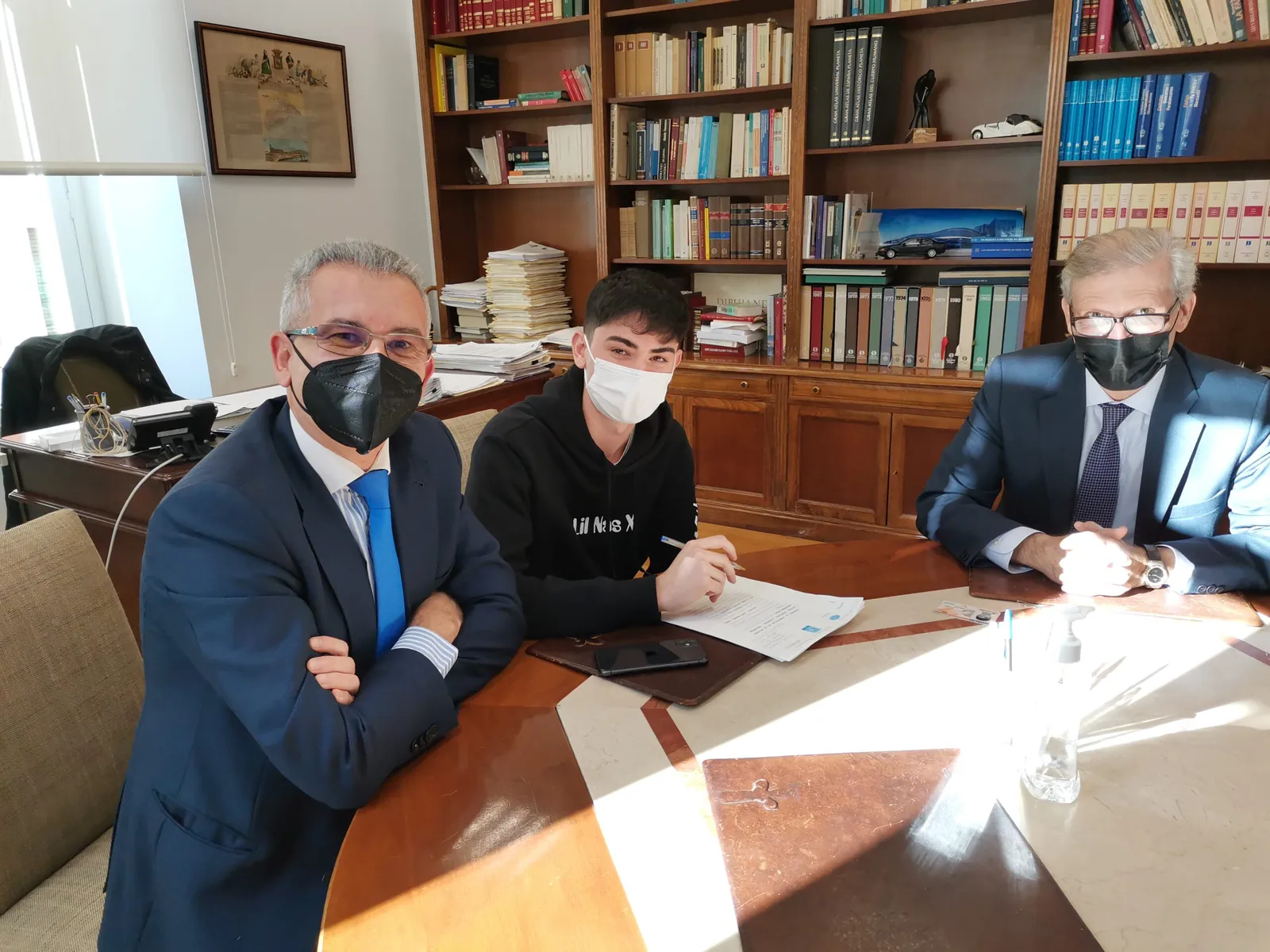 Signing at the notary in TuManag3r’s early days