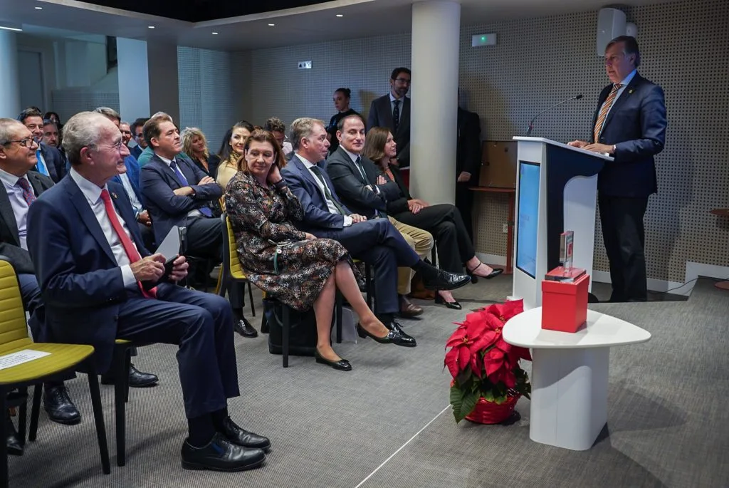 Attendees listen to a speech at the 2025 Málaga SME of the Year ceremony